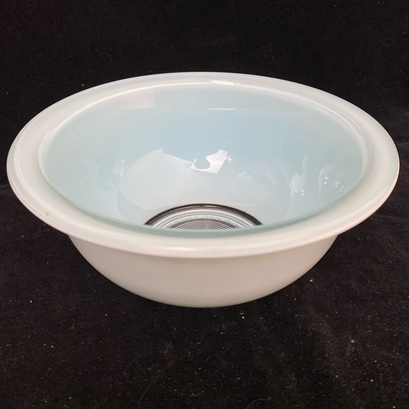Pyrex Other - Vintage EUC, Pyrex Shades of Blue Light Blue 1 Liter Nesting Mixing Bowl 322